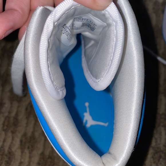 Jordan 1 Mid UNC (W) - Picture 7 of 8
